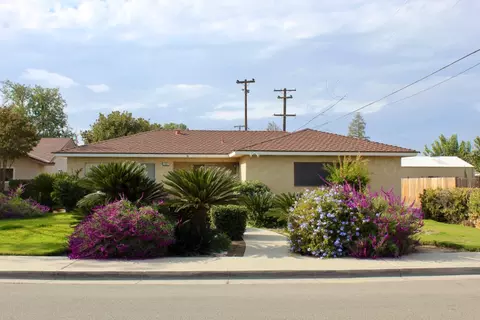 761 S Manor Dr, Kerman, CA 93630