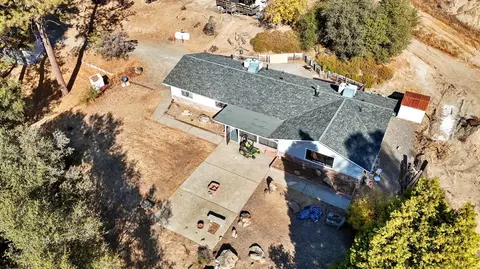 39353 Giant Oak Rd, Oakhurst, CA 93644