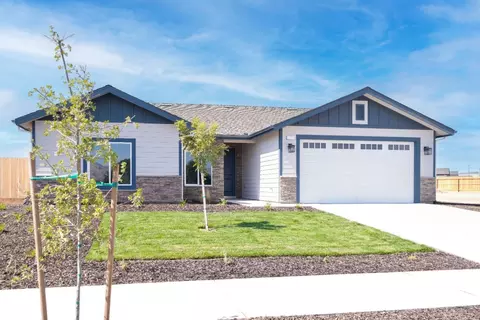 1017 N Acacia St, Woodlake, CA 93286