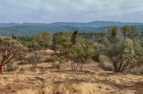2 Stillmeadow Ln, Oakhurst, CA 93644
