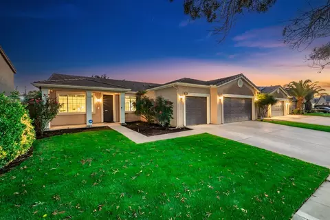 2742 Poe Ave, Clovis, CA 93611