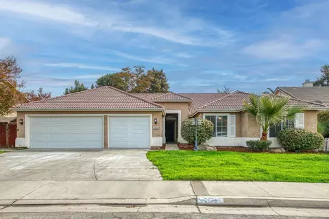 2909 Plum Ln, Hanford, CA 93230