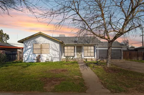 1622 W Dakota Ave, Fresno, CA 93705