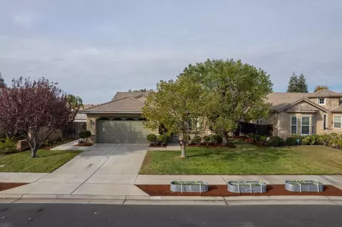 2112 Blackwood Ave, Clovis, CA 93619