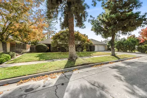 6582 N Haslam Ave, Fresno, CA 93711