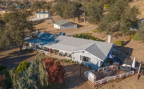 6652 Lupine Dr, Sanger, CA 93657