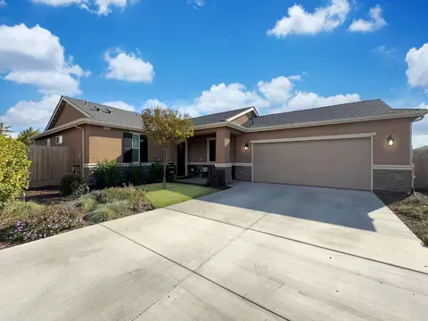 4032 S Fulgham St, Visalia, CA 93277
