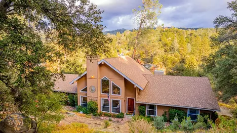 50365 Spook Ln, Oakhurst, CA 93644