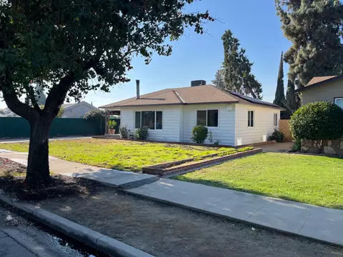318 S 4th St, Fowler, CA 93625