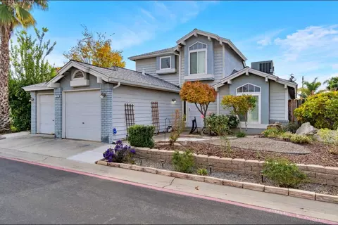 1293 E Bedford Ave, Fresno, CA 93720