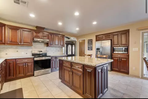 2558 15th Ave, Kingsburg, CA 93631