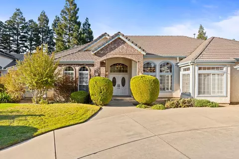 882 E Ridgecrest Dr, Fresno, CA 93730