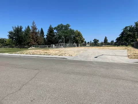 15642 W C St, Kerman, CA 93630