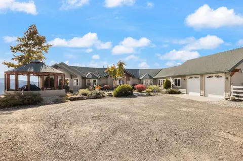 42617 Old Yosemite Rd, Oakhurst, CA 93644