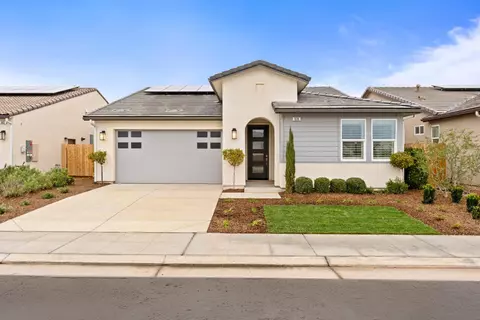 979 Maclure Ave W, Madera, CA 93636