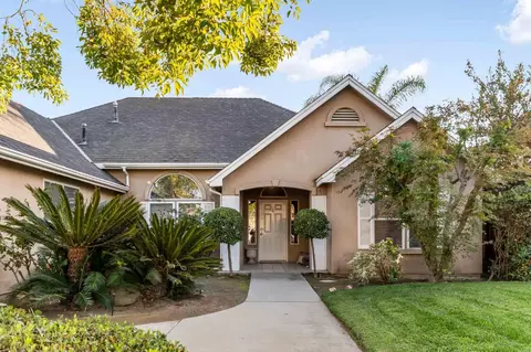 2370 Skansen St, Kingsburg, CA 93631