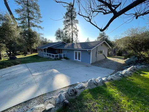 38742 Sierra Lakes Dr, Oakhurst, CA 93644