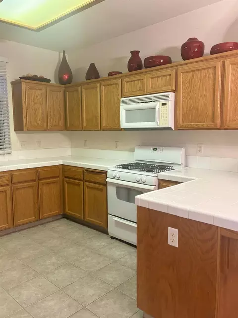 1594 Tangerine Ave, Madera, CA 93637