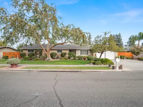 556 W Paul Ave, Fresno, CA 93704