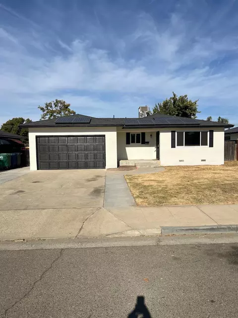 1358 Peach St, Selma, CA 93662