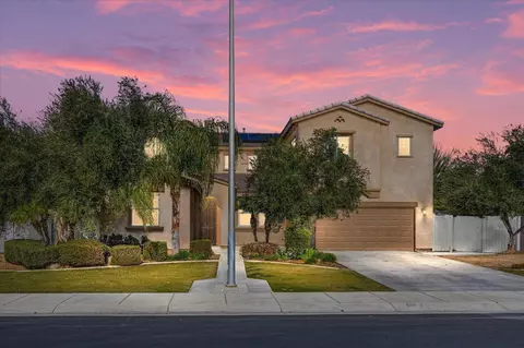15836 La Strada Ct, Bakersfield, CA 93314