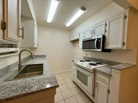 5118 E Ashlan Ave #112, Fresno, CA 93727