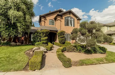 2210 E Ticonderoga Ave, Fresno, CA 93720