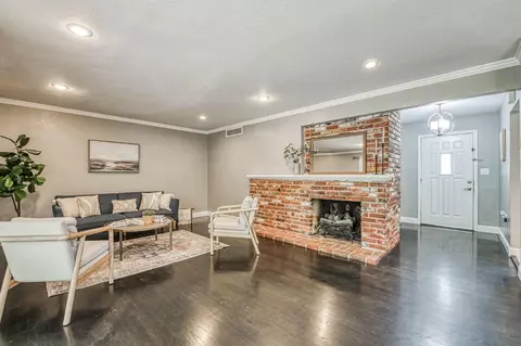 277 W Barstow Ave, Fresno, CA 93704