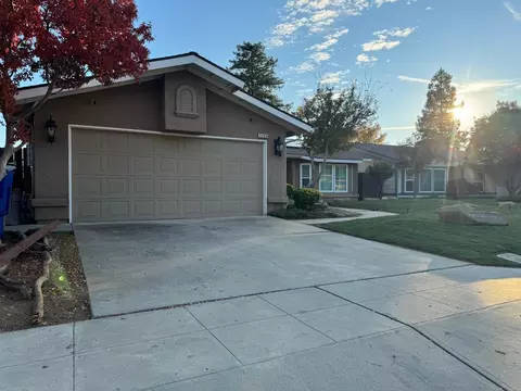 5205 W Hampton Way, Fresno, CA 93722