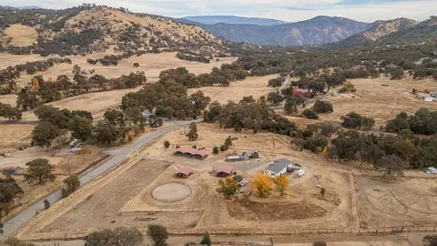 29935 Burrough Valley Rd, Tollhouse, CA 93667