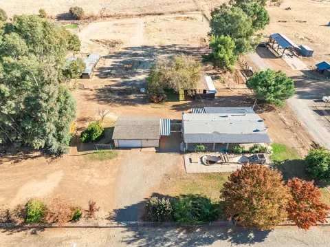 5710 Greenwood Ave, Clovis, CA 93619