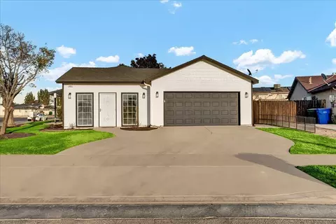 410 Westgate Pl, Lemoore, CA 93245