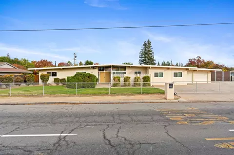 1449 E Ashlan Ave, Fresno, CA 93704