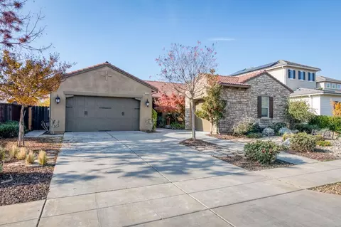 1364 Kaweah Ave, Clovis, CA 93619