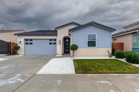 4108 Buckingham Ave, Clovis, CA 93619