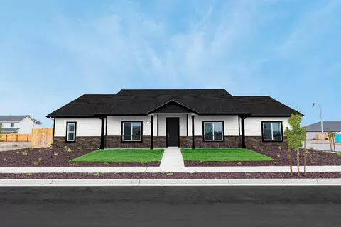1001 N Acacia St, Woodlake, CA 93286
