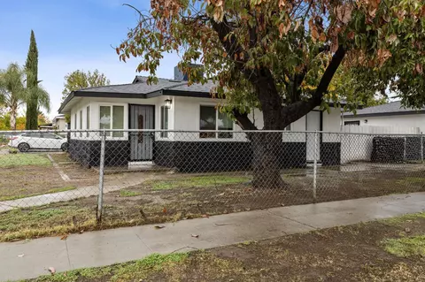 3893 E Braly Ave, Fresno, CA 93702