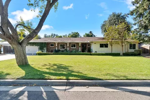 1323 W San Ramon Ave, Fresno, CA 93711