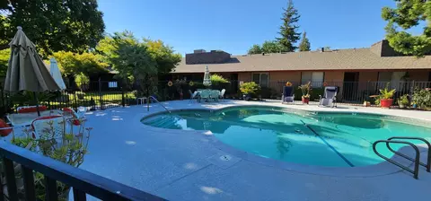 5090 N College Ave #110, Fresno, CA 93704
