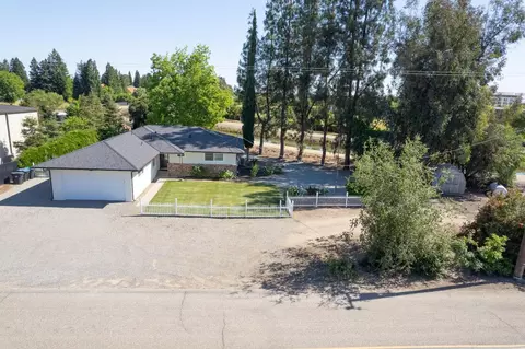 7031 E Alluvial Ave, Clovis, CA 93619