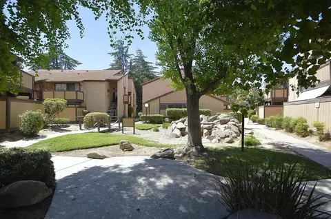 1550 W Ashlan Ave #206, Fresno, CA 93705