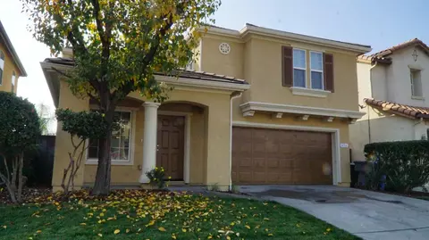 976 Papaya St, Madera, CA 93638