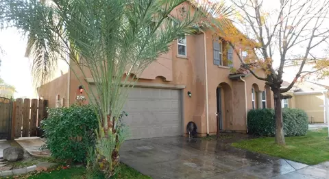 824 Pear St, Madera, CA 93638