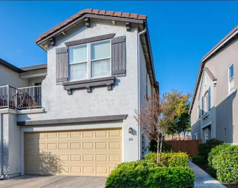 342 N Greco Ln, Clovis, CA 93611