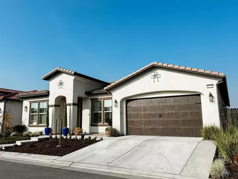 2743 Vermont Ave, Clovis, CA 93619