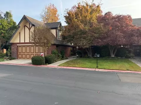 6778 N Stonebridge Dr, Fresno, CA 93711