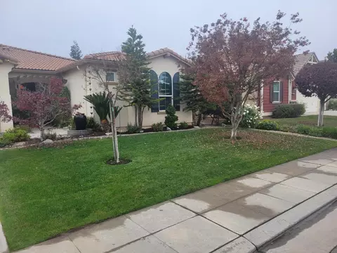 1056 Maine Ave, Clovis, CA 93619