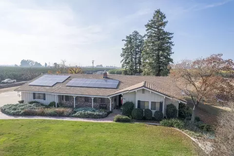 307 S Fairbanks Ave, Sanger, CA 93657