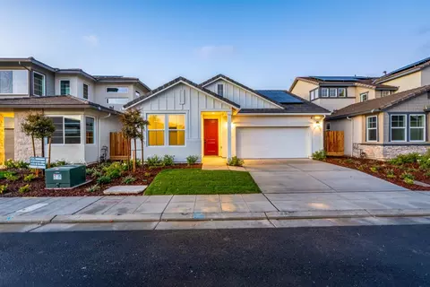 1131 Grant Ave W, Madera, CA 93636