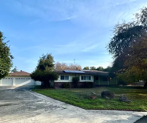 5943 E Midwick Ln, Fresno, CA 93727